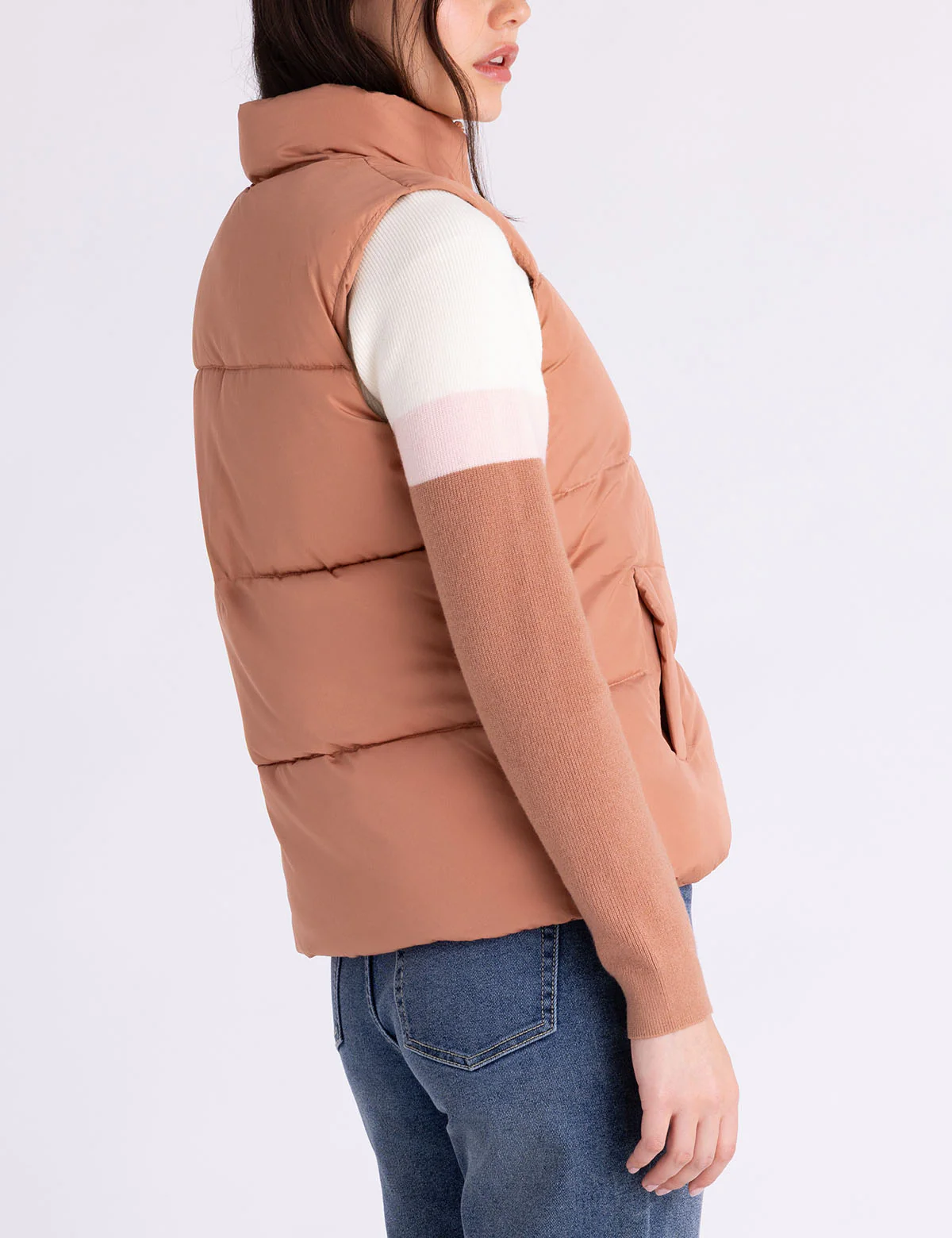 CLASSIC PUFFER VEST WITH ZIP POCKETS - Image 12