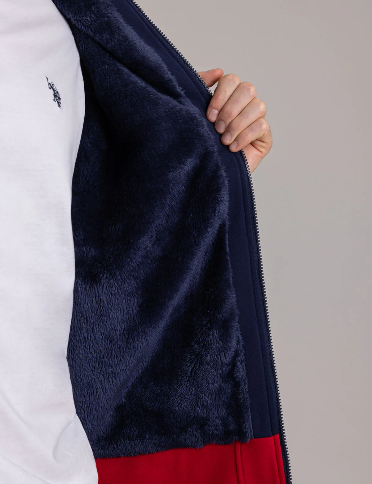 EMBOSSED SHOULDER COLORBLOCK SHERPA HOODIE - Image 2