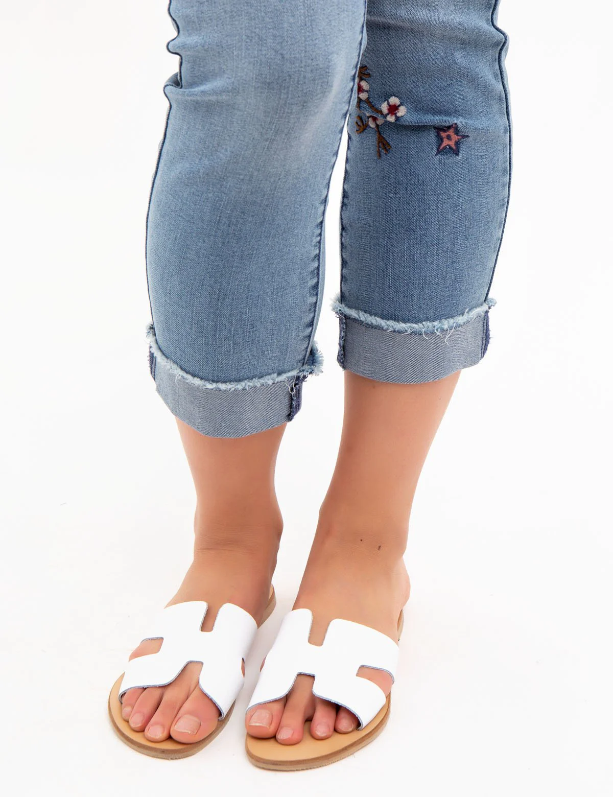 EMBROIDERED MID RISE RELAXED FIT JEANS - Image 8