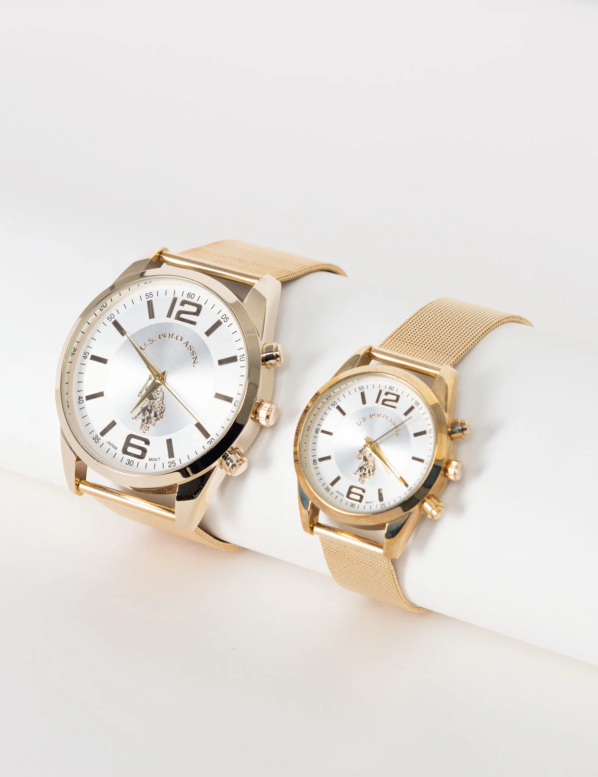 HIS AND HERS GOLD MESH STRAP WATCH SET - Image 2