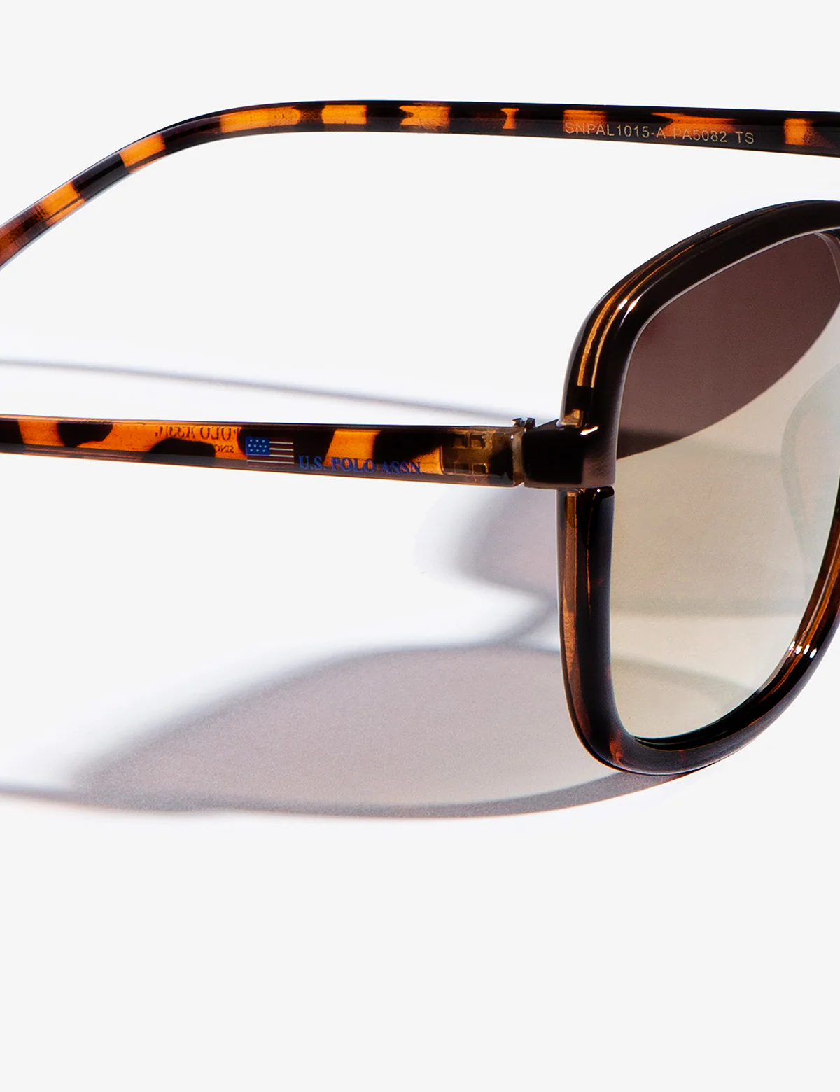LADIES CLASSIC OVER-SIZED SUNGLASSES - Image 3