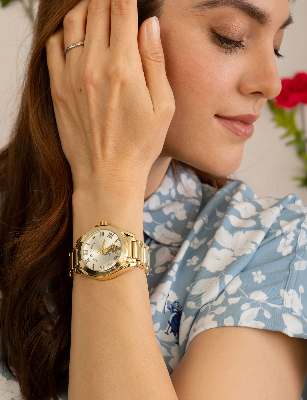 LADIES GOLDTONE BRACELET WATCH WITH SILVER DIAL