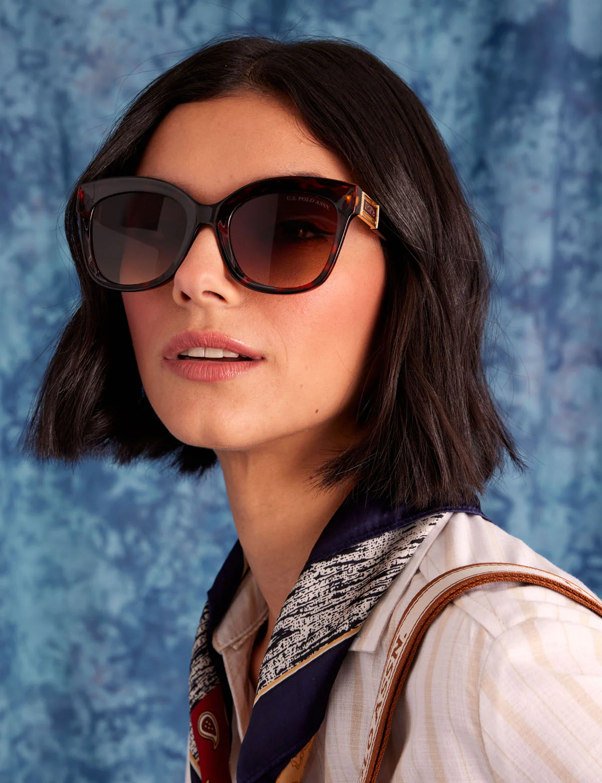 LADIES PLASTIC OVERSIZE SUNGLASSES - Image 5