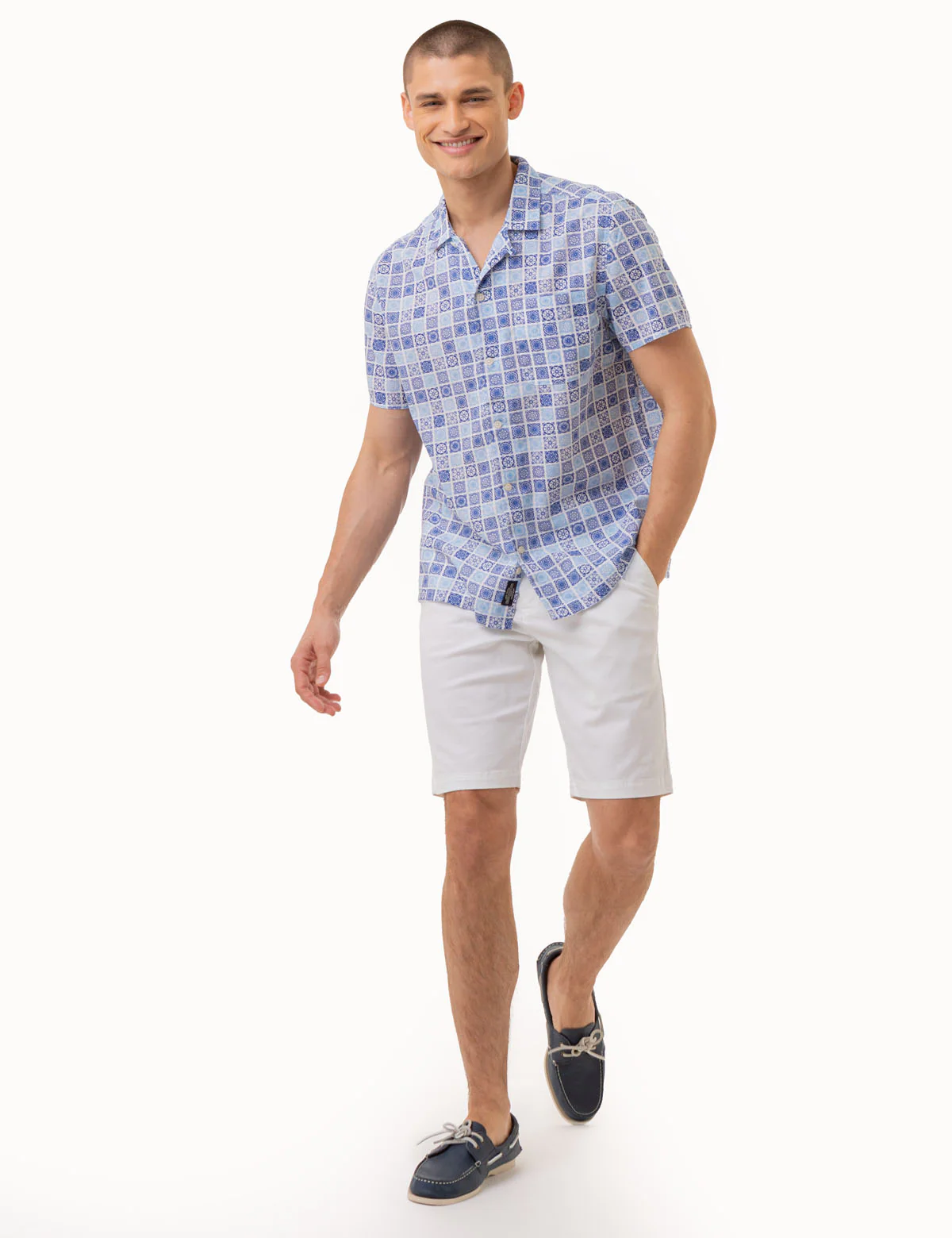 MEDALLION PRINT SHORT SLEEVE WOVEN SHIRT - Image 3