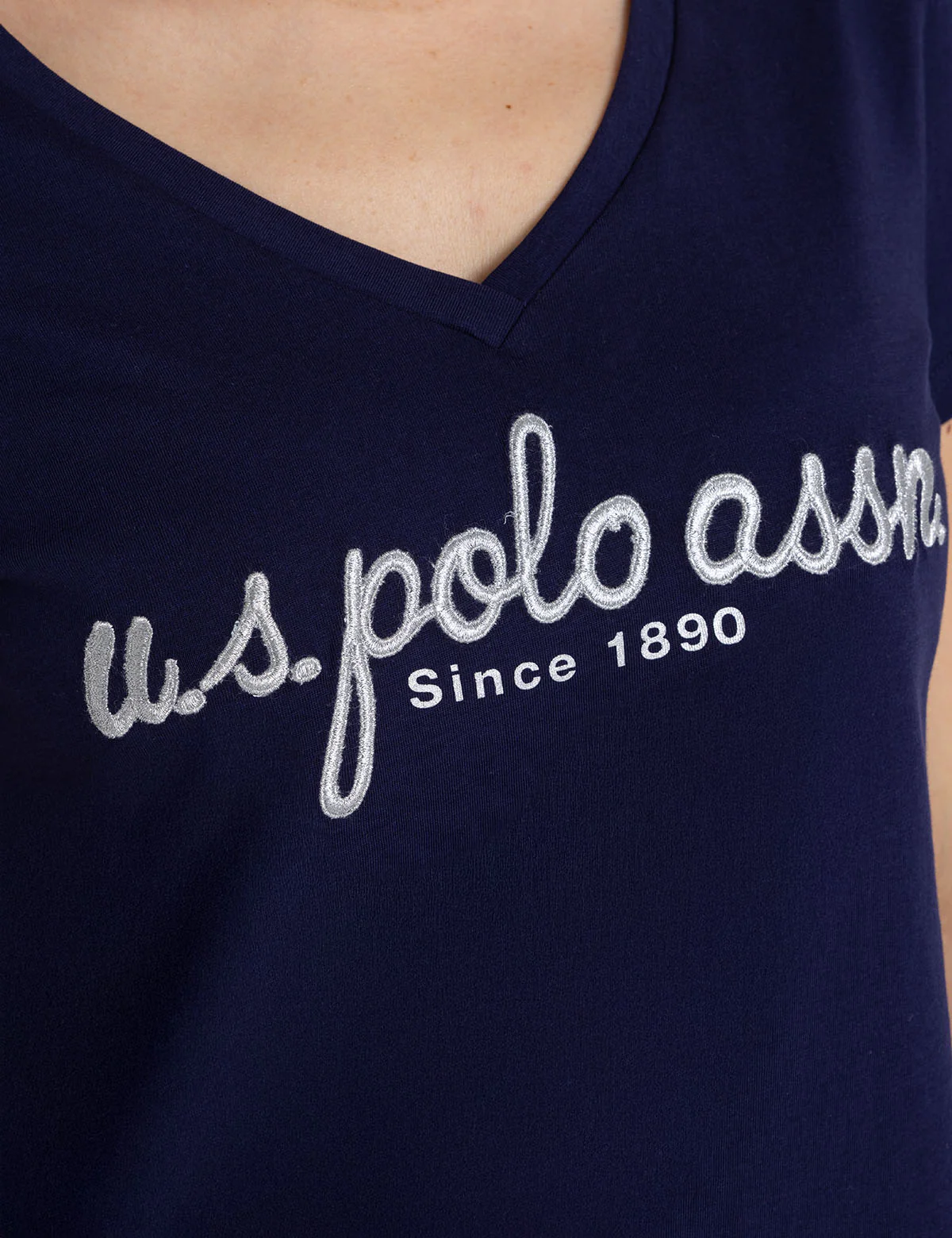 METALLIC SCRIPT V-NECK T-SHIRT - Image 2