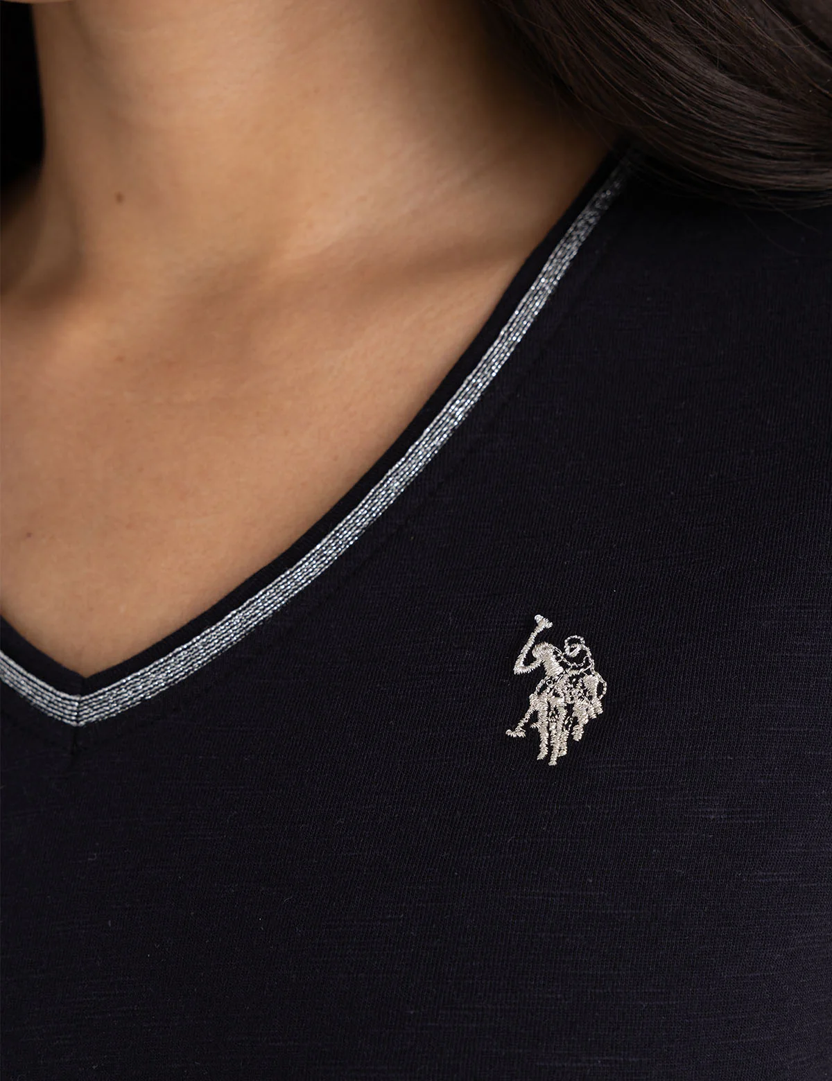 METALLIC TRIM V-NECK T-SHIRT - Image 6