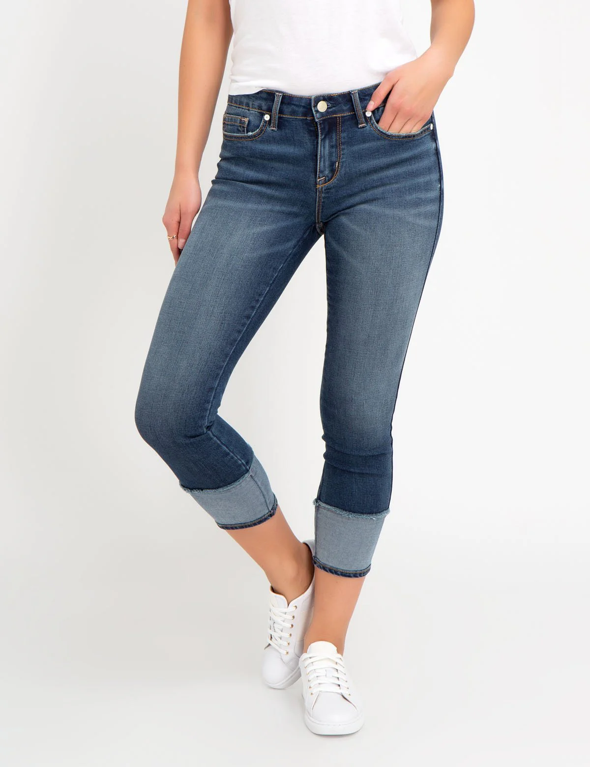 MID RISE SLIM FIT JEANS
