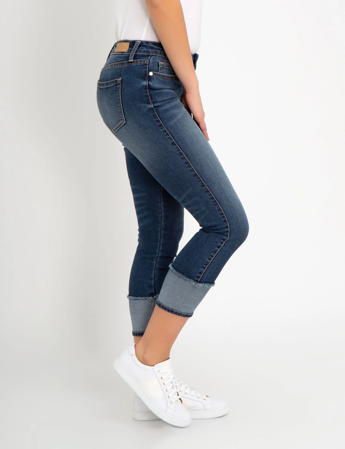 MID RISE SLIM FIT JEANS - Image 5