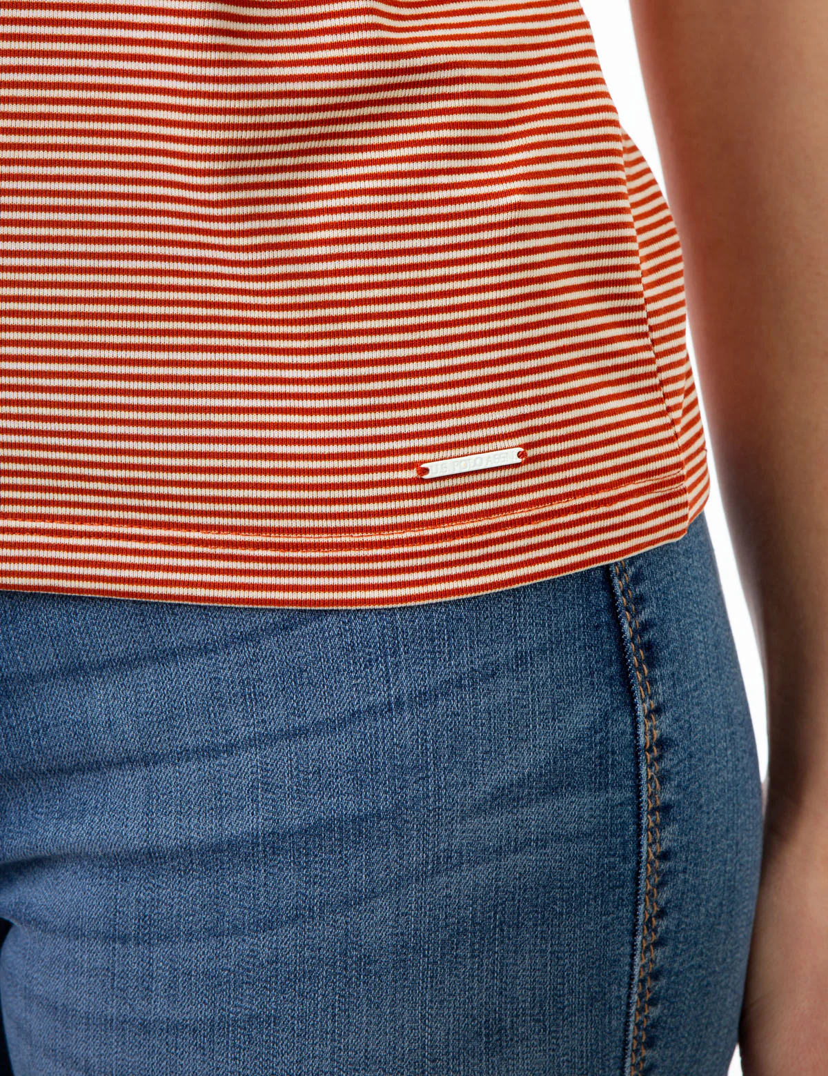 PLUSH HACCI V-NECK TOP - Image 10