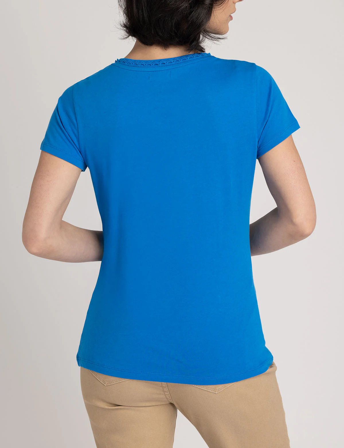 SCALLOP TRIM V-NECK T-SHIRT - Image 13