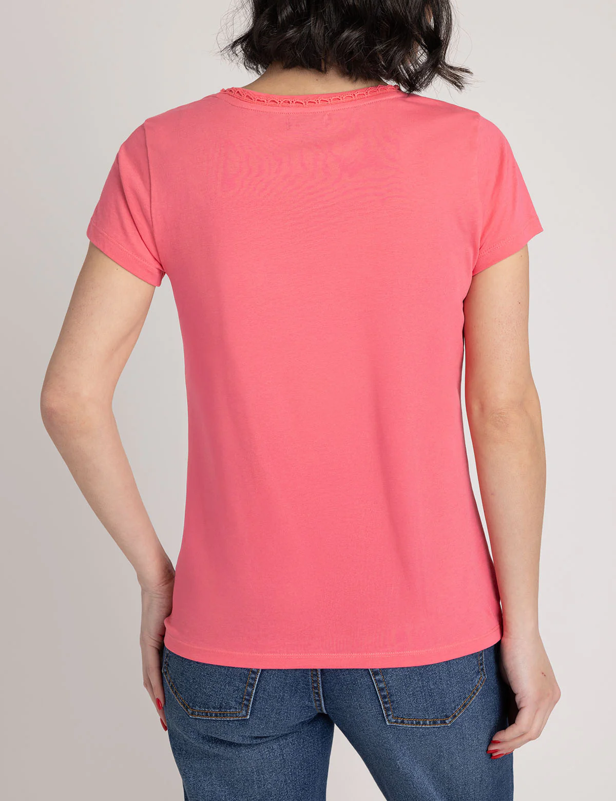 SCALLOP TRIM V-NECK T-SHIRT - Image 9
