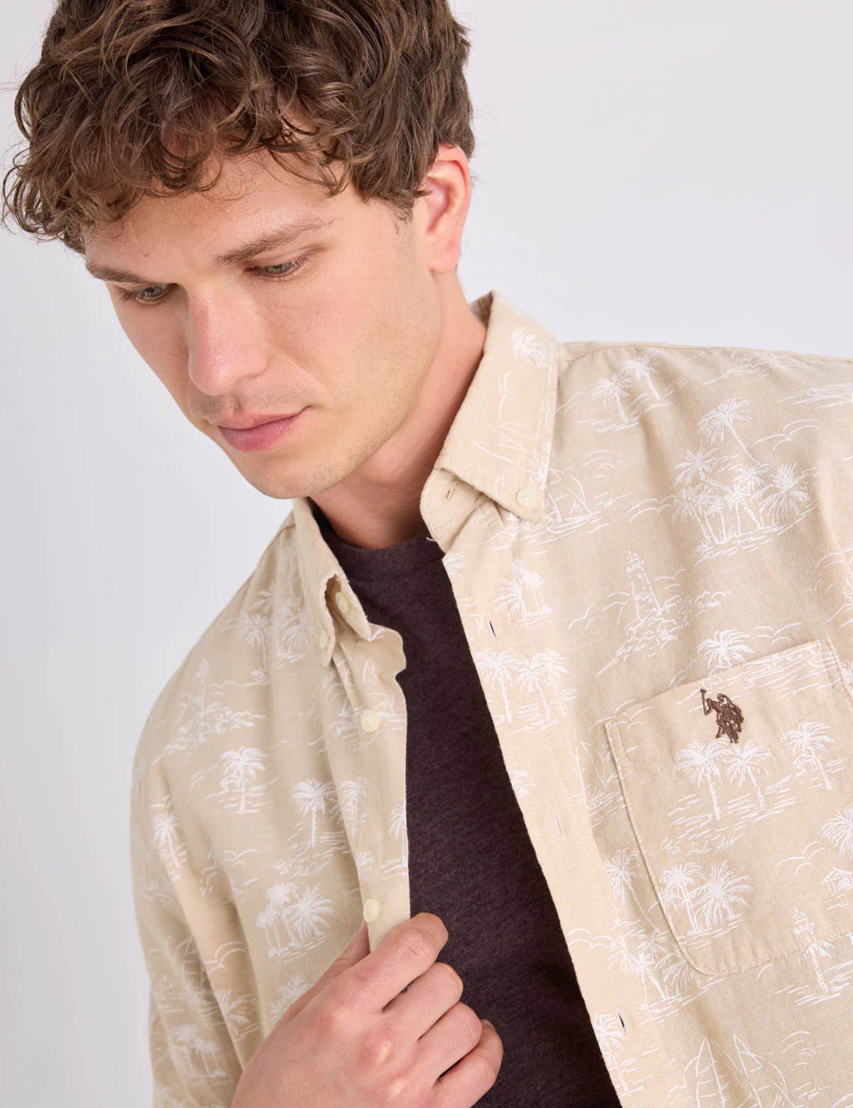 SHORT SLEEVE SLUB CHAMBRAY PALM PRINT SHIRT - Image 3