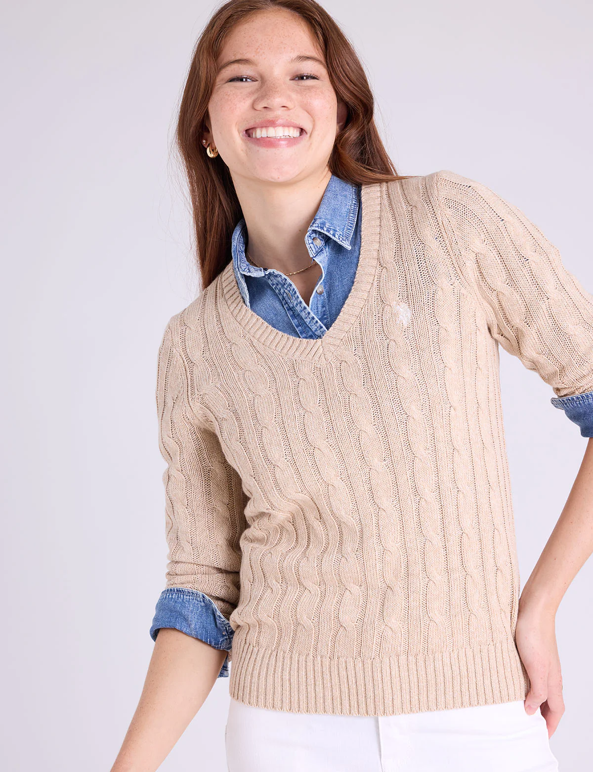 SOFT CABLE V-NECK SWEATER - Image 4