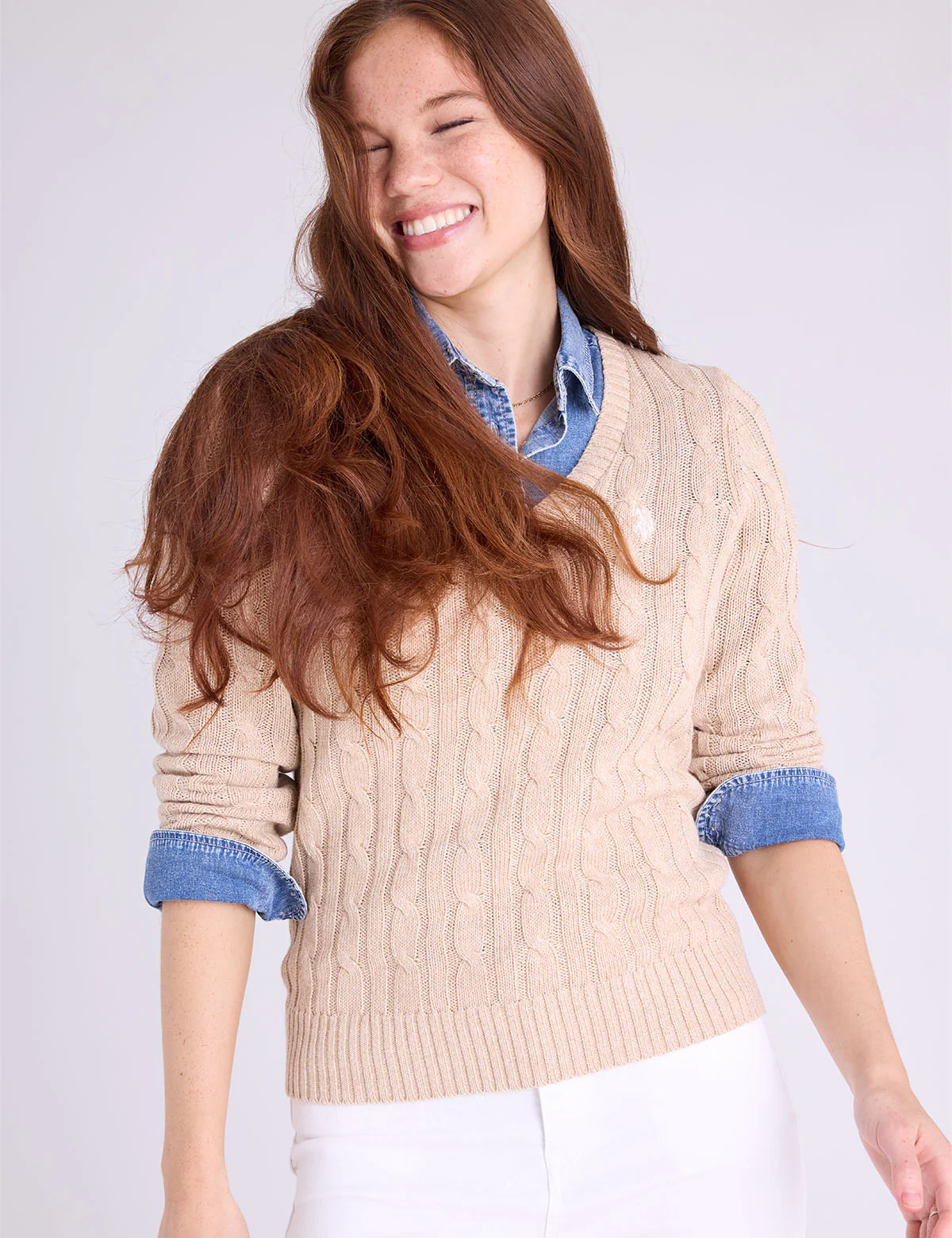 SOFT CABLE V-NECK SWEATER - Image 8