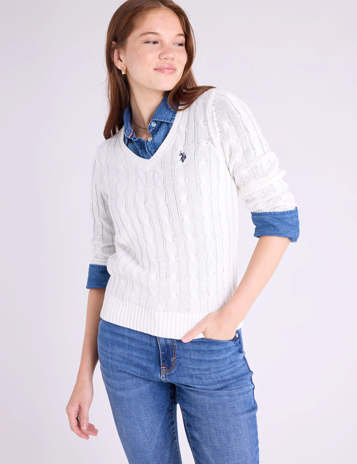 SOFT CABLE V-NECK SWEATER - Image 9