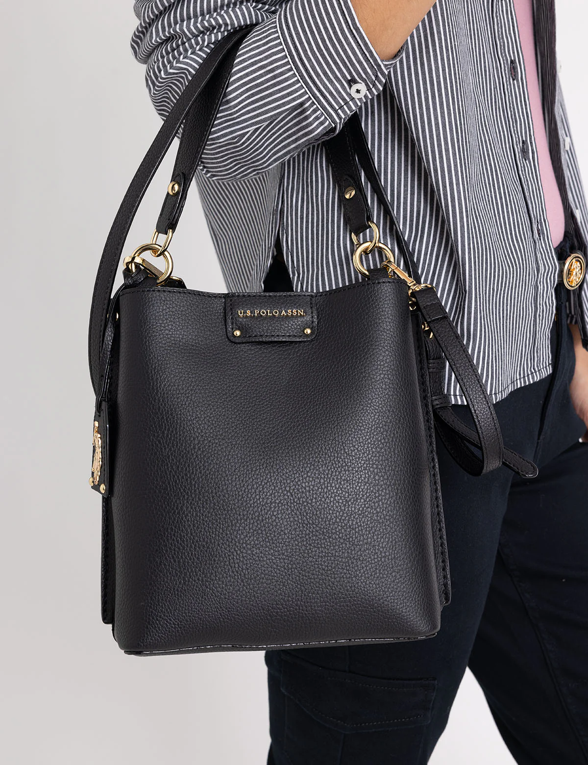 SOLID BUCKET BAG WITH CROSSBODY STRAP - Image 7