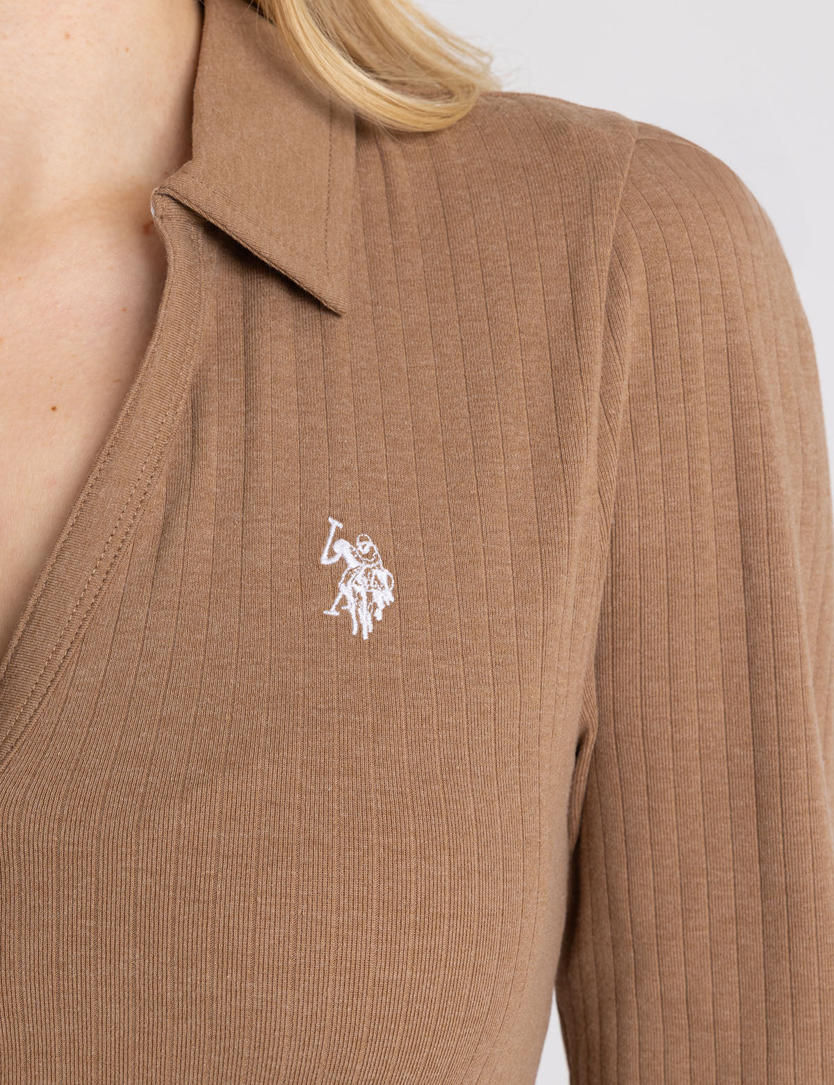 SPLIT NECK LONG SLEEVE RIB POLO SHIRT - Image 9