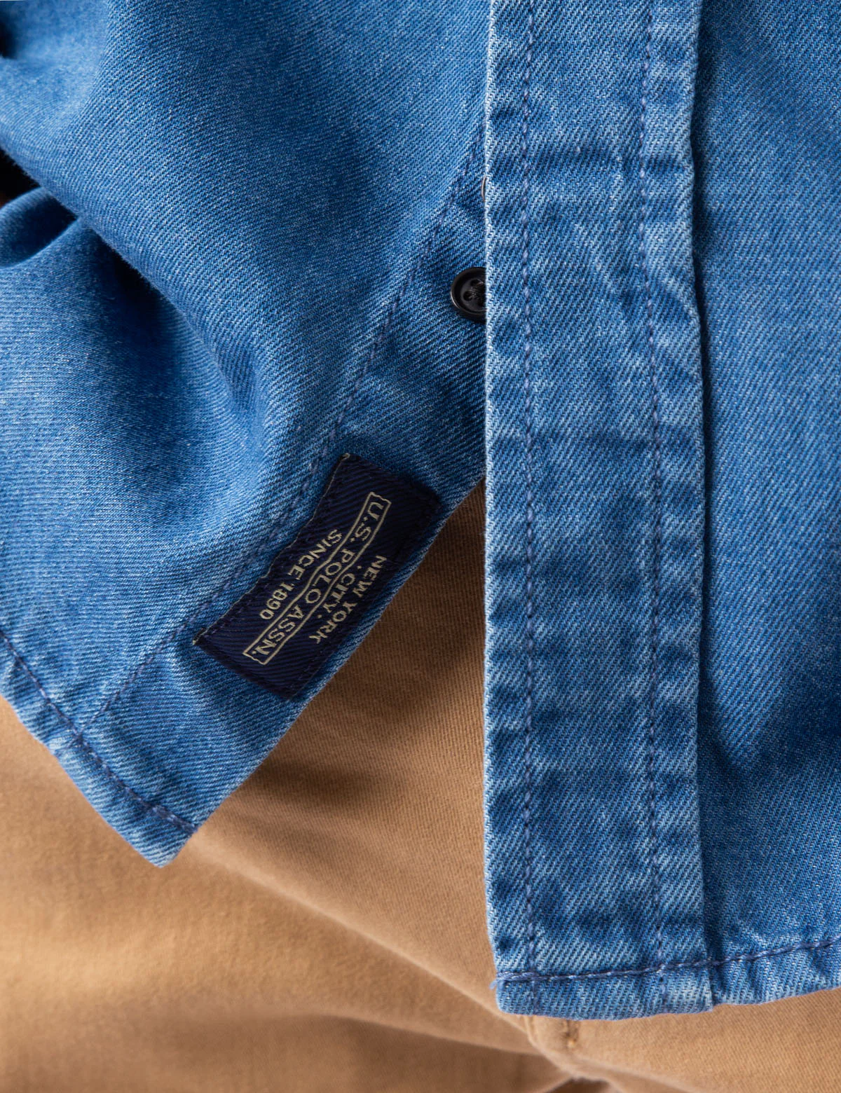 LIGHT WASH SLIM DENIM SHIRT - Image 11
