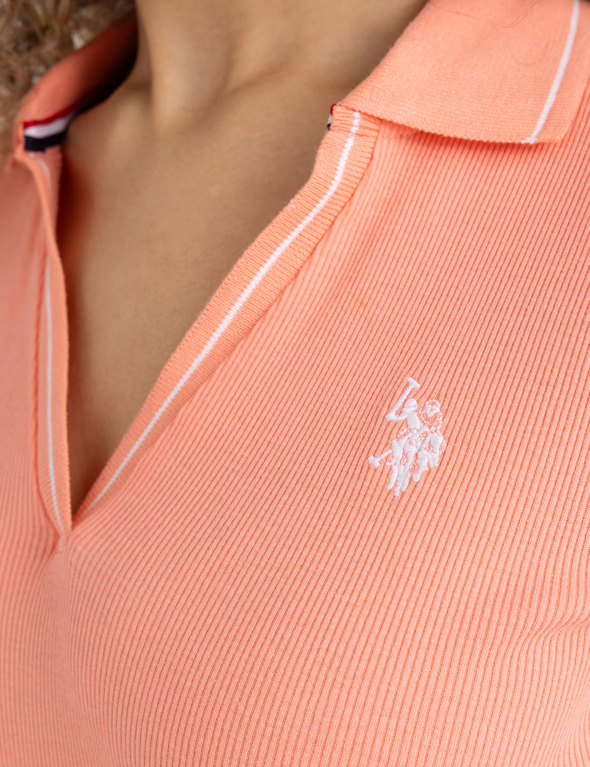 TIPPED SPLIT NECK RIBBED POLO SHIRT - Image 3