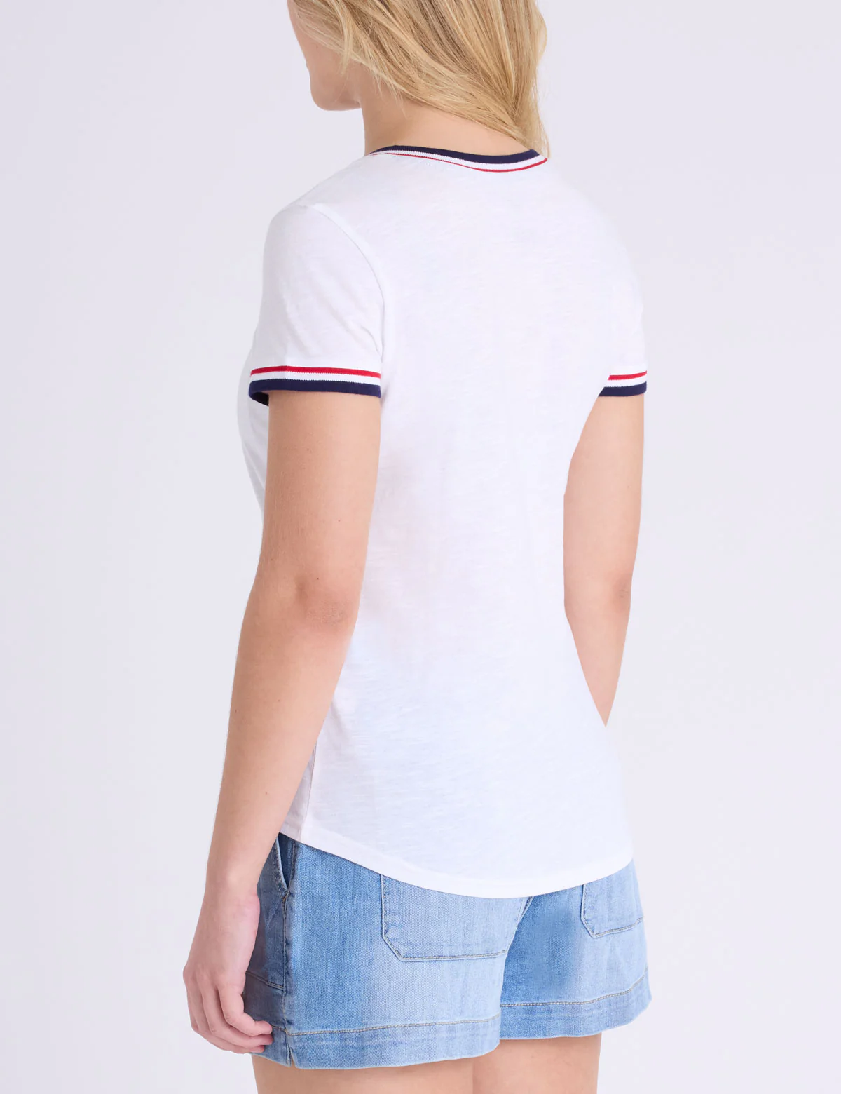 V-NECK SIGNATURE STRIPE TRIM T-SHIRT - Image 9